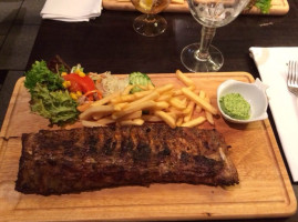 Den Amandus Nourriture