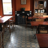 Den Hopperd À l'intérieur