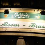 The Greek À l'intérieur