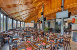 The Huggy's À l'intérieur