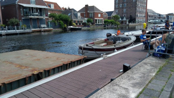 Dock 33 À l'intérieur