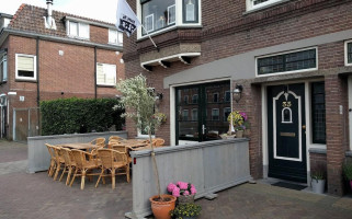 Dock 33 À l'intérieur