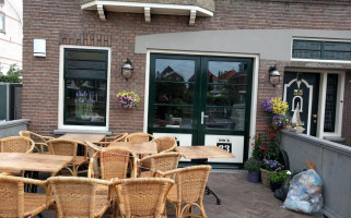 Dock 33 À l'intérieur