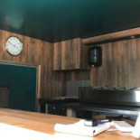 Essiesfoodtruck outside