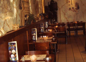 Egyptisch Pyramiden Meppel Dentro