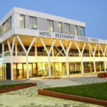 Fletcher Oss À l'intérieur