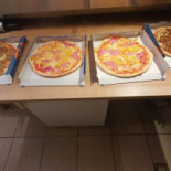 Rooi Pizzeria-shoarma Dentro