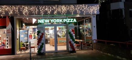 New York Pizza outside