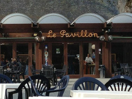 Le Pavillon outside