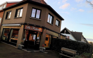 De Friterie outside