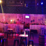 Below Zero Winterbar À l'intérieur