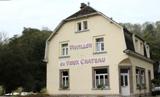 Pavillon Du Vieux Chateau outside