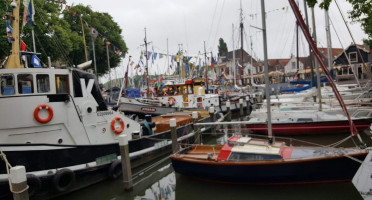 Bakker Van Helden outside