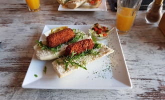 Aan Tafel Bij De Daame food