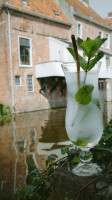 Aan Tafel Bij De Daame outside