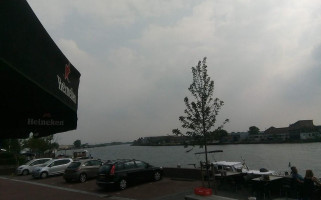 Big Snack Onder De Luifel Hasselt Extérieur