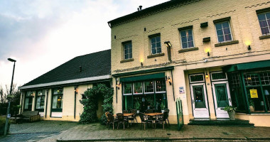 Zalenverhuur Cafe Keulen outside