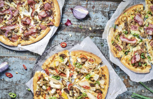 Domino's Pizza Beek En Donk food