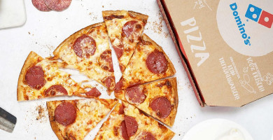 Domino's Pizza Beek En Donk food