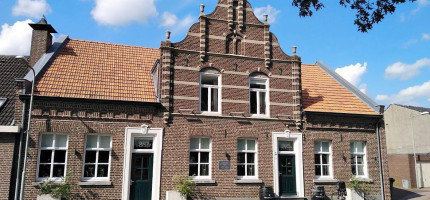 Bij Roel Linssen outside