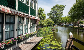 Hof Van Holland Edam outside