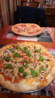 Pizzeria La Roma food