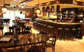 Cafe Restaurant Snackbar De Pyramide Opmeer inside