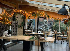 Borrelrestaurant James Sprang-capelle inside
