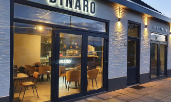 Shoarma Dinaro outside