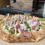 Pizza Met Pazzi Nourriture