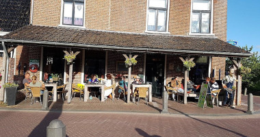 Cafe Het Graauwe Paard Oudebildtzijl outside