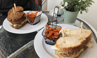 Lunchr. De H.h. Van Ouderkerk food