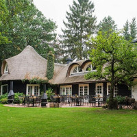 Huisje James outside