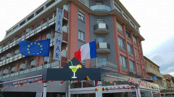 The Lab Social Club outside