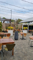 Bellini outside