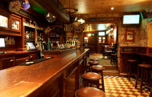 Brasserie Bijna Thuis inside