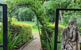 't Pelgrimshuis BV Smakt Esterno