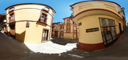 De Halve Maan outside