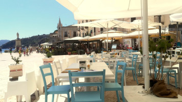 Piacere Italiano outside