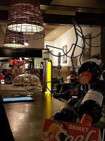 Bistro Wijnbar Klein Parijs Dentro