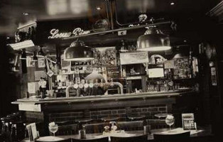 Cafe De Paardestal Dentro