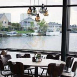 Kom Aan Tafel! Dentro