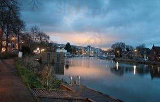 Bistro Coco Exterior