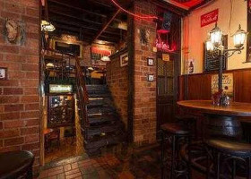 Sherlock Holmes Pub inside