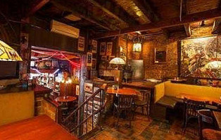 Sherlock Holmes Pub inside