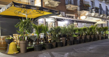 Jordy's Bakery outside