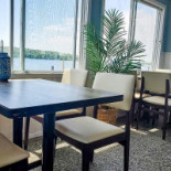 Metro City Kitchen Dentro