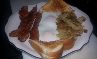 Cafe Bistro Woods food