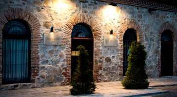 Avanti Pizza Genval outside