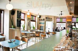 Les Cinq Etoiles Dentro